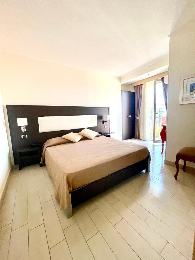 Hotel Welcome Сан-Бенедетто-дель-Тронто Екстер'єр фото