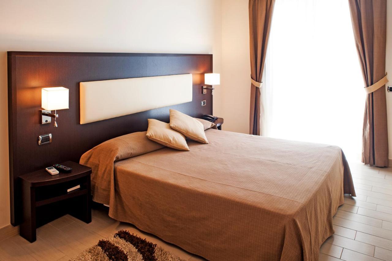 Hotel Welcome Сан-Бенедетто-дель-Тронто Екстер'єр фото