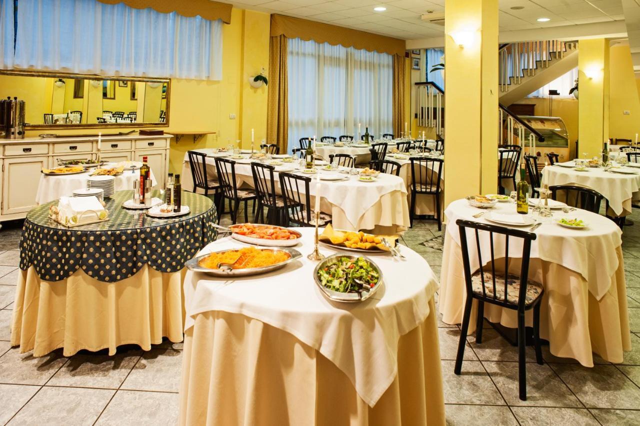 Hotel Welcome Сан-Бенедетто-дель-Тронто Екстер'єр фото